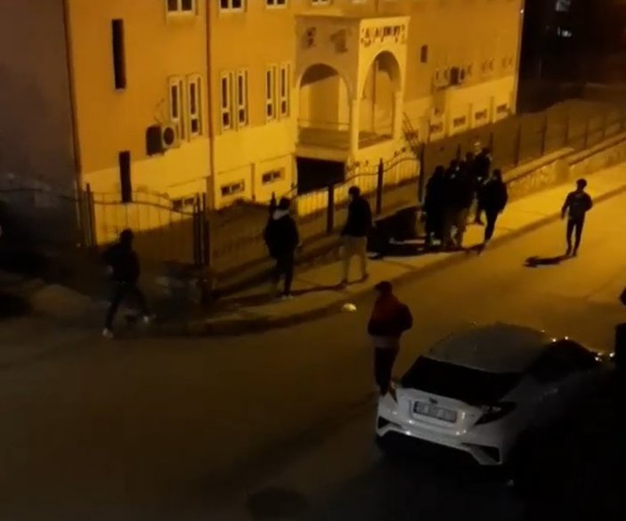 Bursa'da kısıtlamaya rağmen sokak ortasında kavga