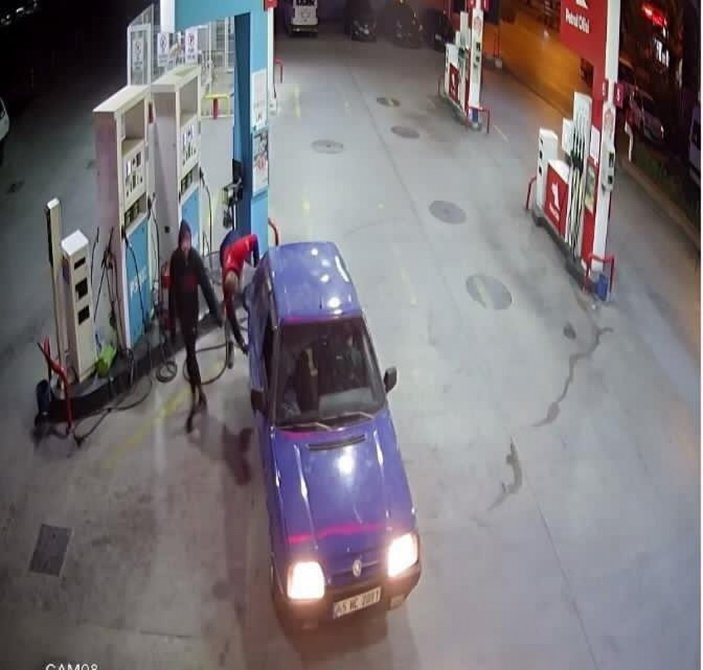 İzmir'de bir gecede 3 araç çalan otomobil hırsızlarının şanssızlığı