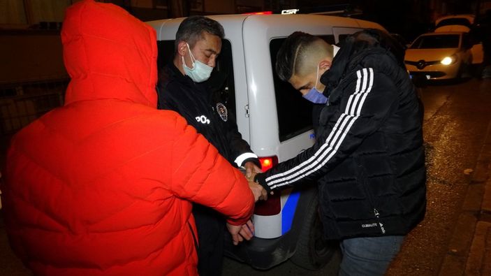 Bursa'da kısıtlamadan kaçan şüphelinin çorabında uyuşturucu bulundu