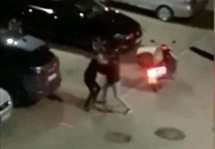 i Başakşehir'de motosikletli kuryelerin kavgası kamerada