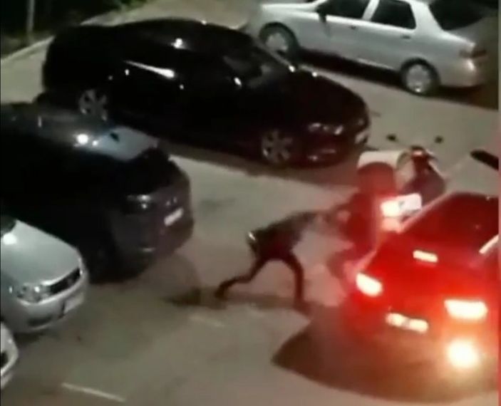 i Başakşehir'de motosikletli kuryelerin kavgası kamerada