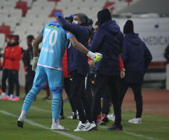 i Göztepe, deplasmanda Sivasspor'u 1-0 mağlup etti