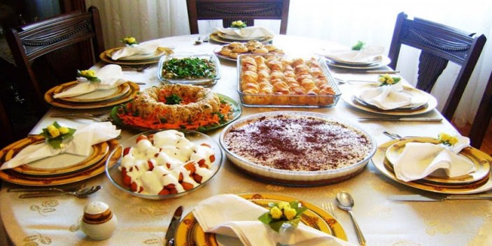 Misafirliğe gitmek yasaklandı mı? Misafirliğe gitmenin cezası ne kadar, hangi illerde yasak?