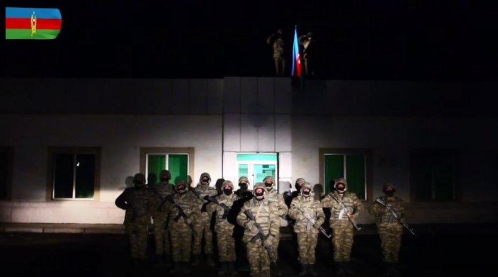 Azerbaycan ordusu, Laçın'a bayrak dikti