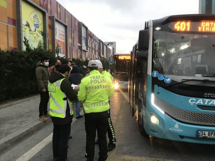İstanbul'da minibüsten indirilen fazla yolcunun polise tepkisi