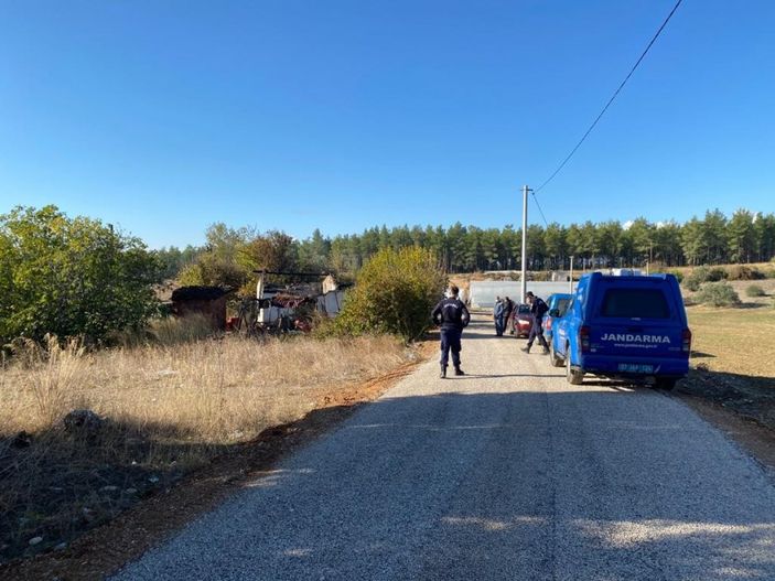 Antalya'da sobadan çıkan yangın, yaşlı çiftin evini küle çevirdi