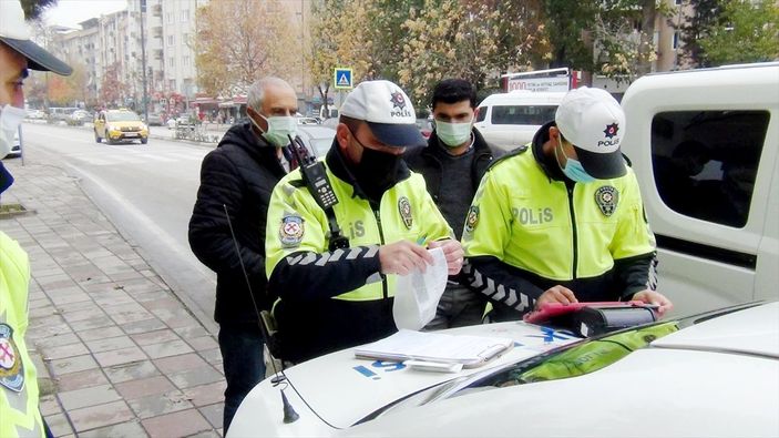 a Bursa'da yaya öncelikli geçitlerde kurallara uymayanlara ceza