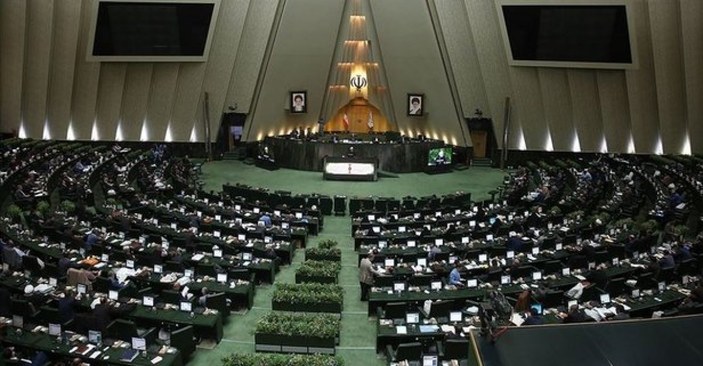 İran'ın nükleer faaliyetlerini hızlandıracak yasa tasarısı onaylandı