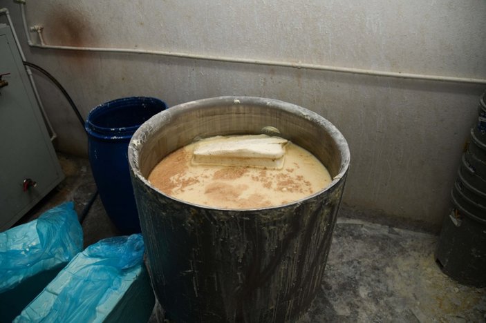 Kayseri’de sahte peynir üretimi yapan işletmenin görüntüleri