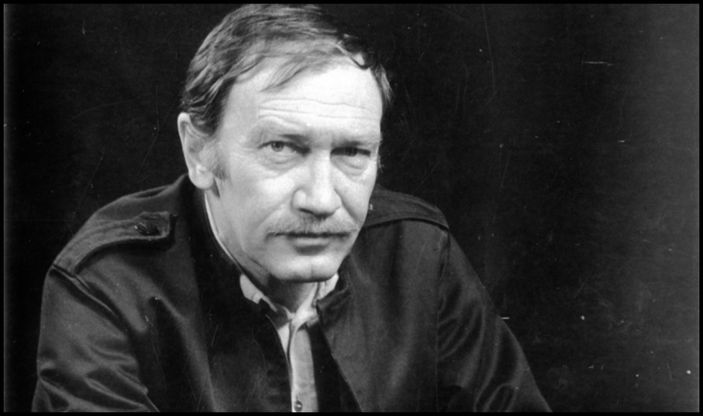 Masumlar Apartmanı'nda okunan şiir kimindir? Göğe Bakma Durağı şiiri sözleri nedir?