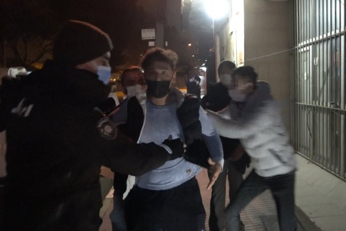 Bursa'da gazeteciye saldıran boksör tutuklandı