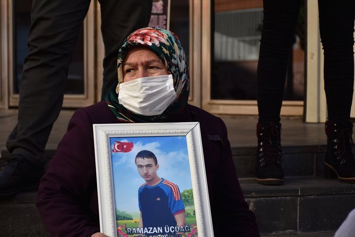Diyarbakır annesi: Kızımın elinden kalem alıp, silah verdiler