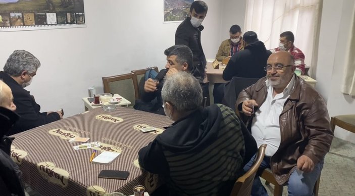 Pendik'te çay ocağı sahibi üst katındaki daireyi kahvehaneye çevirdi