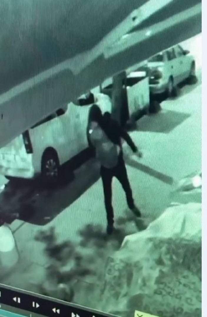 d Sultangazi'de çaldığı karpuzu beğenmeyince yere attı