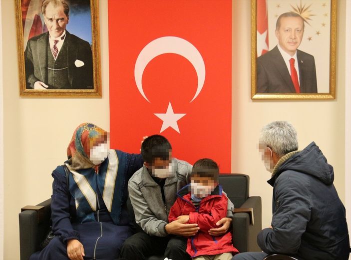 a Muş'ta teslim olan terörist ailesiyle buluşturuldu