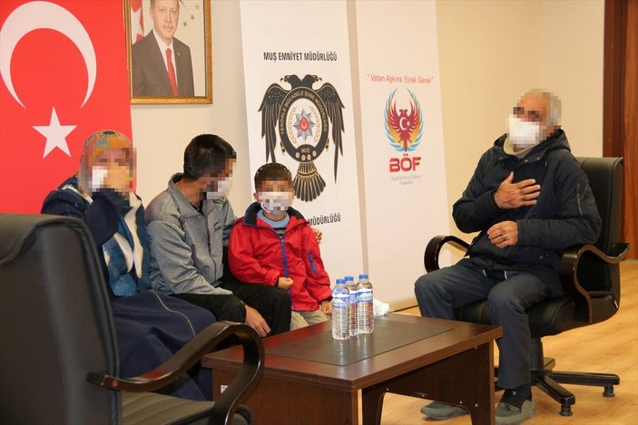 d Muş'ta teslim olan terörist ailesiyle buluşturuldu