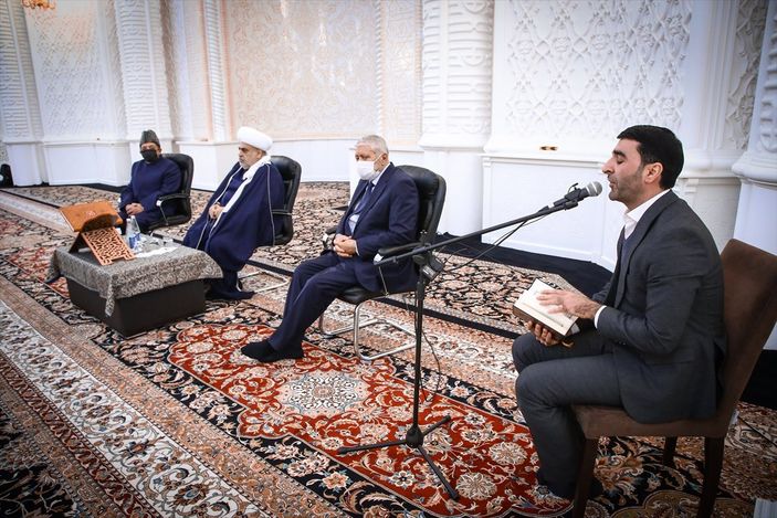 Azerbaycan'daki camilerde şehitler için dua edildi