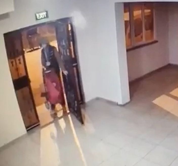 Bursa'da çaldığı ayakkabıları pazar arabasına doldurup kaçtı