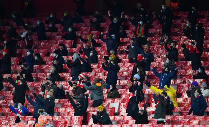 İngiltere'de tribünler yeniden seyirciye açıldı