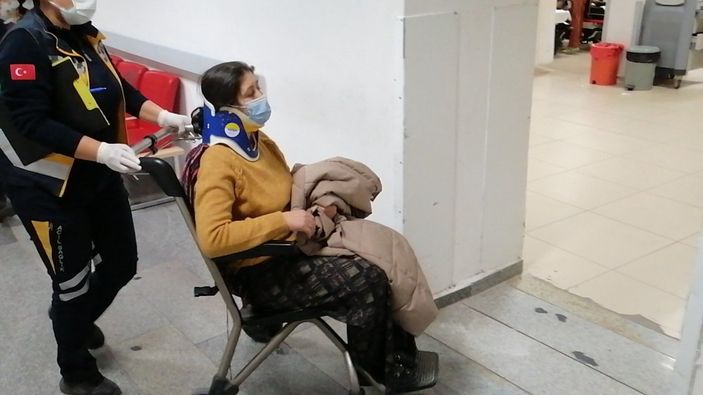 Aksaray'da otomobil şarampole devrildi: 4 yaralı