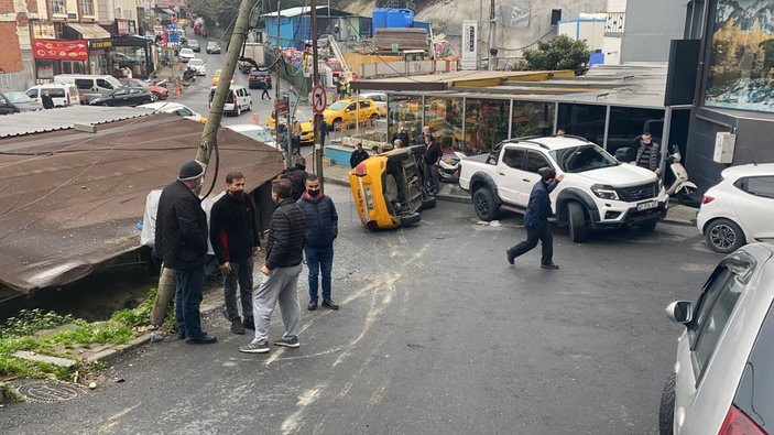 Şişli’de takla atan taksi 30 metre sürüklendi, yaralanan olmadı