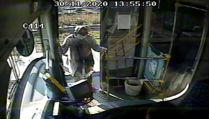 Pendik'te otobüs şoförüne zor anlar yaşatan kadın yolcu kamerada