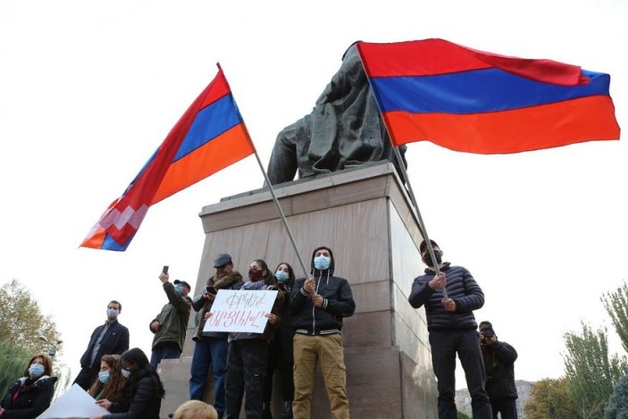 Ermenistan muhalefeti görevi bırakması için Paşinyan'a 3 gün süre tanıdı