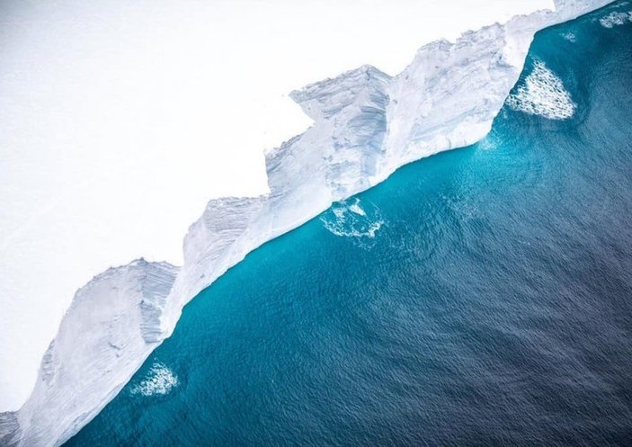 Dünyanın en büyük buz dağındaki erime gözlendi