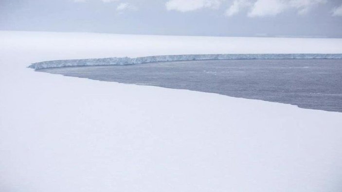 Dünyanın en büyük buz dağındaki erime gözlendi