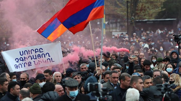 Ermenistan muhalefeti görevi bırakması için Paşinyan'a 3 gün süre tanıdı