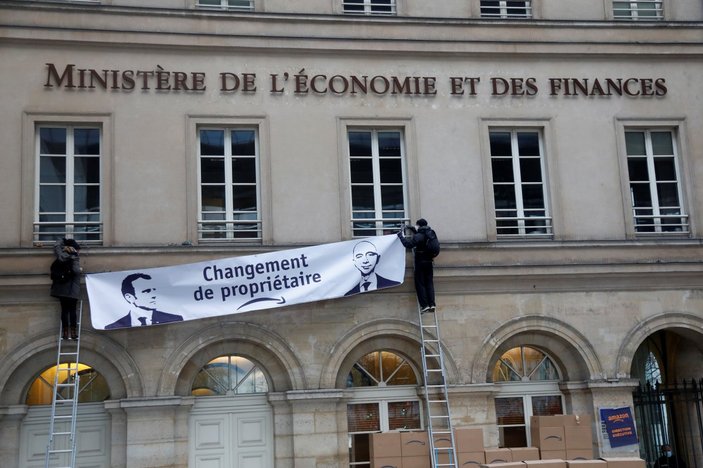 Fransa'da Amazon işçileri, Bezos'u protesto etti