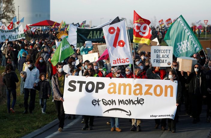 Fransa'da Amazon işçileri, Bezos'u protesto etti