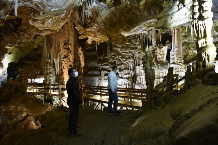 Karaca Mağarası turistlerin ilgi odağı