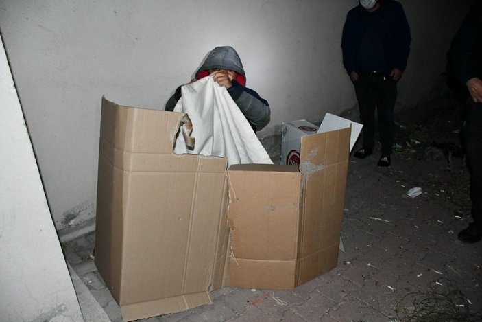 Aksaray'da kaçak göçmen koli içinde yatarken bulundu