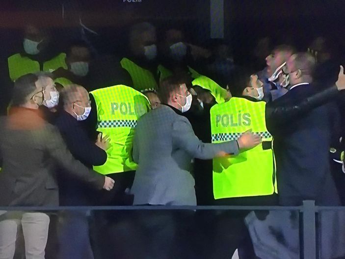 Denizlispor-Fenerbahçe maçında protokolde kavga çıktı