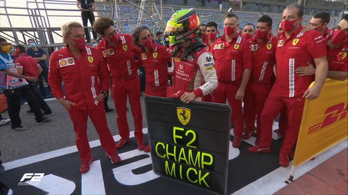 Mick Schumacher Formula 2'de şampiyon oldu