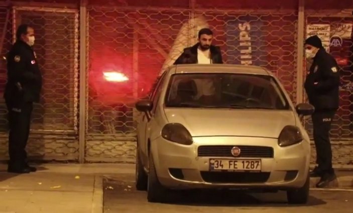 Kayseri'de iki kişi kısıtlamada otomobilin arkasına saklanırken yakalandı