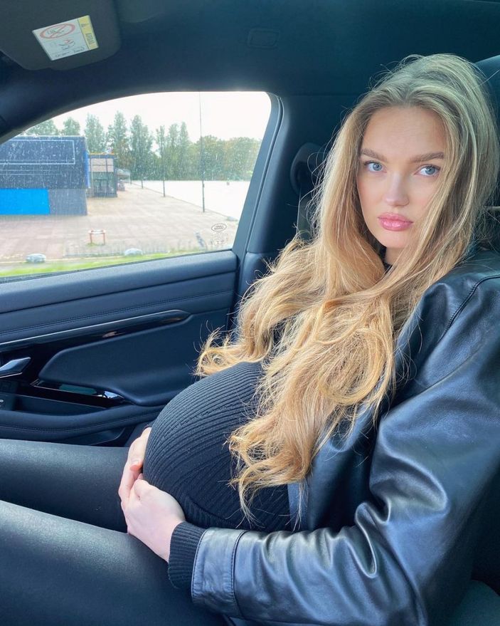 Romee Strijd, anne oldu