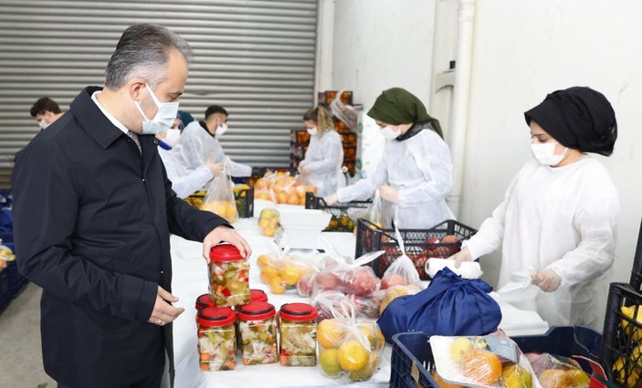 Bursa Büyükşehir Belediyesi, karantinada olanlara vitamin desteği veriyor