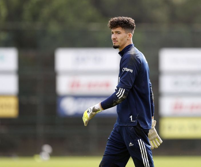 Altay Bayındır'a Sheffield United ve Ajax talip oldu