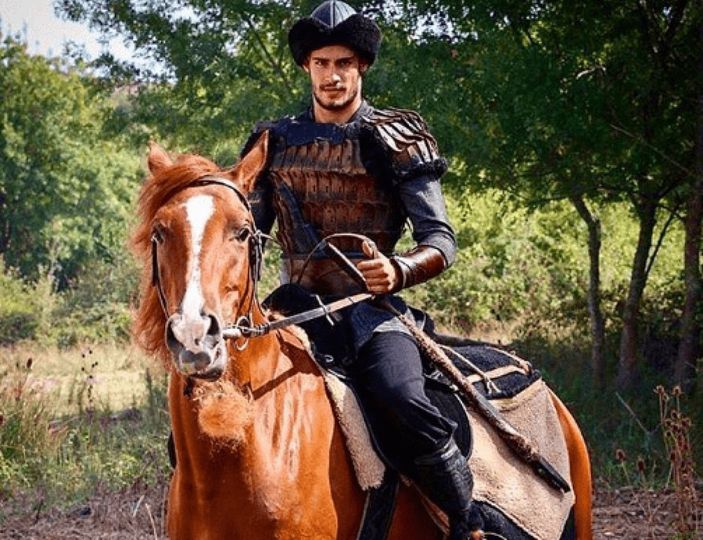 Survivor 2021 yarışmacısı Batuhan Karacakaya kimdir? Batuhan Karacakaya dizi ve filmleri