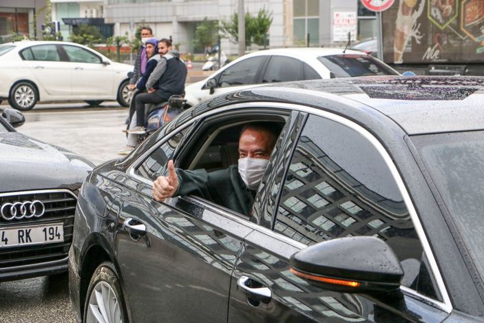 d Muhittin Böcek 4 ay sonra işbaşı yaptı