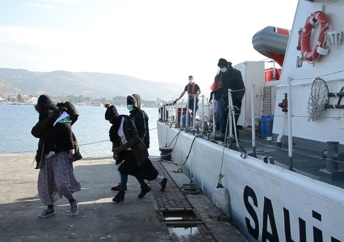 İzmir'de 69 sığınmacı kurtarıldı