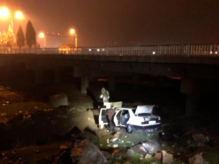 Kahramanmaraş'ta dur ikazına uymayan şoför, köprüden aşağı uçtu