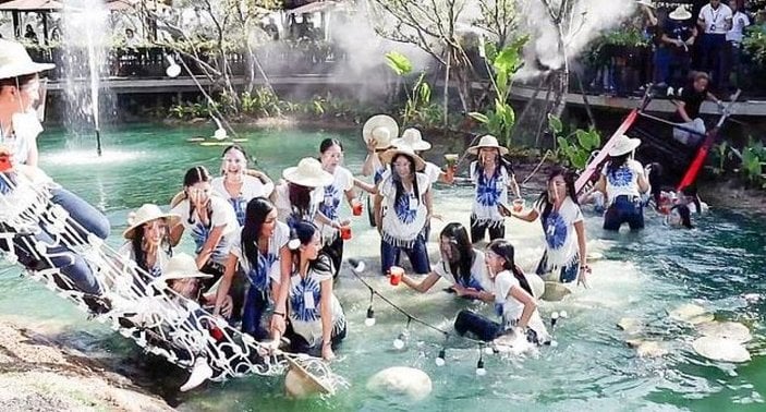 Tayland'da güzellik kraliçeleri, poz verirken suya düştü