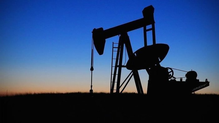 ABD ham petrol fiyatı tahminin yükseltti