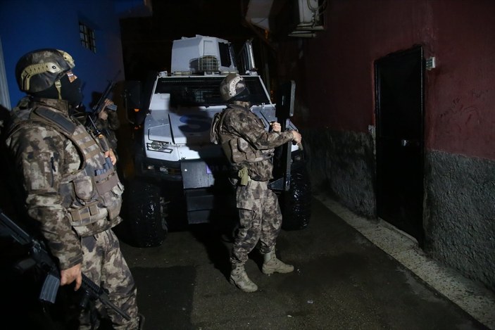 Adana'da şafak vakti uyuşturucu operasyonu: 3 gözaltı