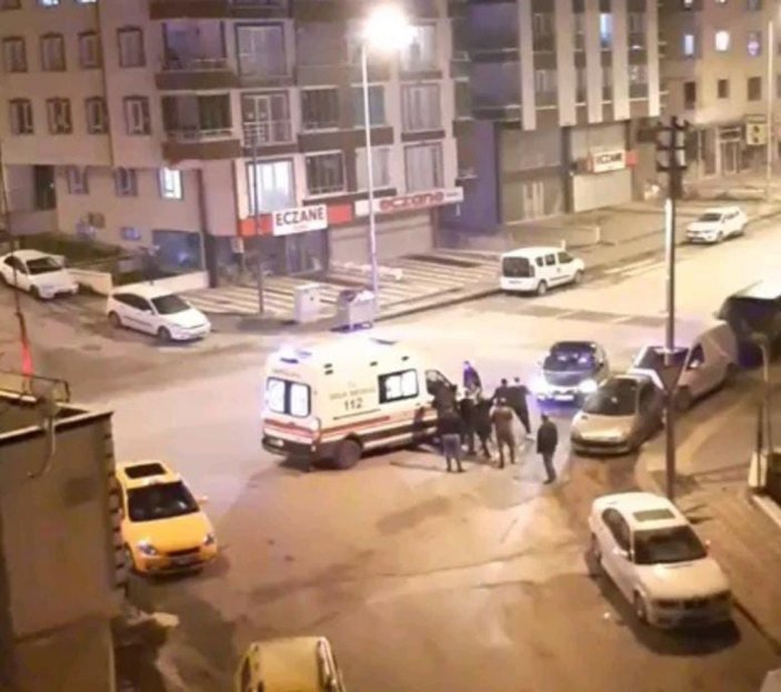 Ankara'da hasta yakınları sağlık personelini darbetti