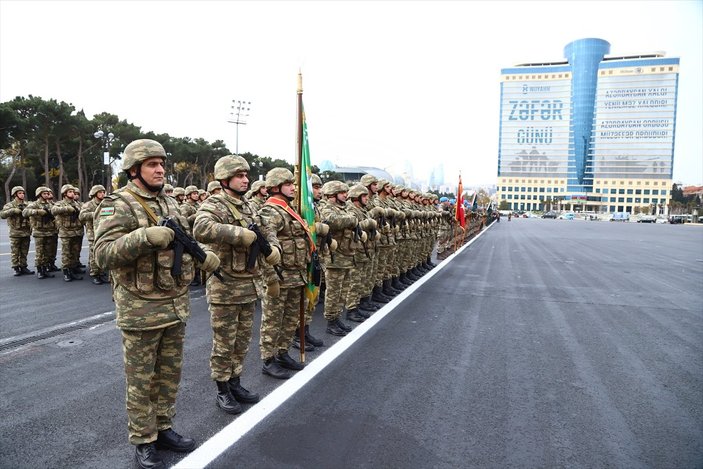 Azerbaycan'da askeri geçit töreni hazırlığı