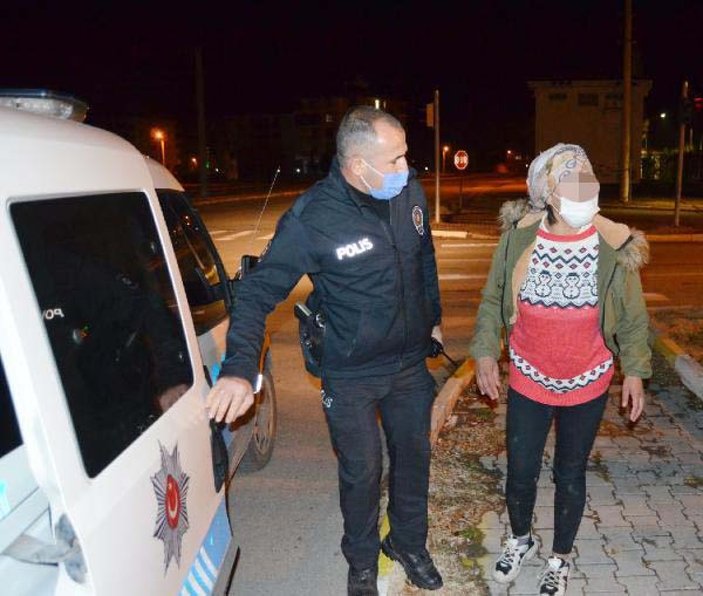 Aksaray'da kısıtlama saatlerinde parkta alkol alırken yakalandı